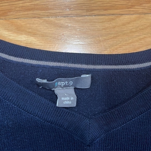 APT.9 men’s vneck navy blue sweater size large . - Picture 4 of 8